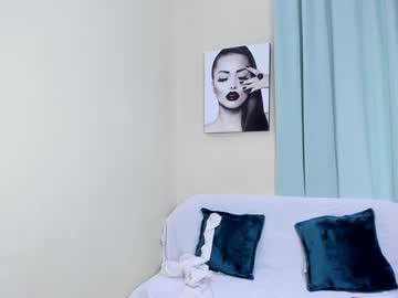 latina cam girl yana_squrel_22 image #359706