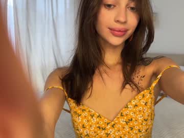 latina cam girl cuteelsa_ image #4357725