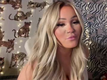 latina cam girl ari_02 image #3819083