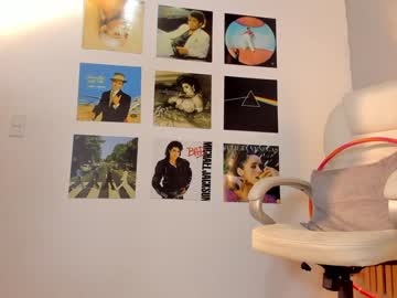 latina cam girl little_effy18 image #4355590