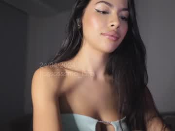 latina cam girl itsssssssme_lana image #4554720