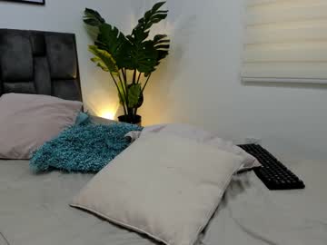 latina cam girl abigail_w image #1228140