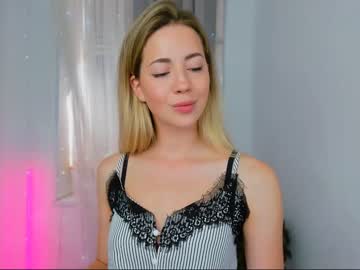 latina cam girl emmi_rosee image #2973041
