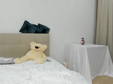 latina cam girl yana_squrel_22 image #2345299