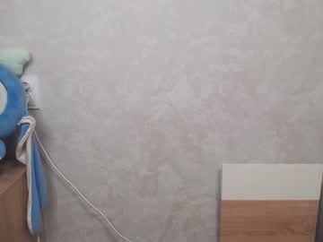 latina cam girl kira_little image #3167530