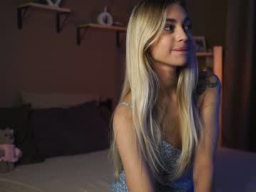 latina cam girl cuteelsa_ image #3656680