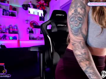 latina cam girl yesikasaenz image #1288479