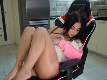 latina cam girl brandiloveee image #2141097