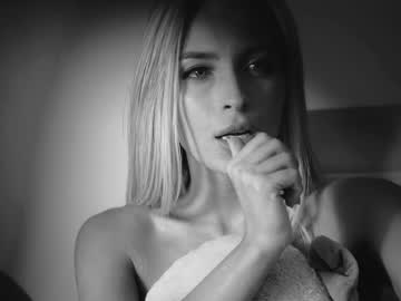 latina cam girl peach_me image #90550