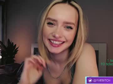 latina cam girl _yvie_ image #2631738