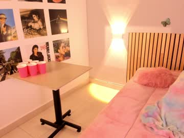 latina cam girl little_effy18 image #3000379