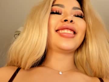 latina cam girl bae_suz image #284832