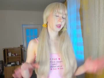 latina cam girl virgiin_lily image #1024000