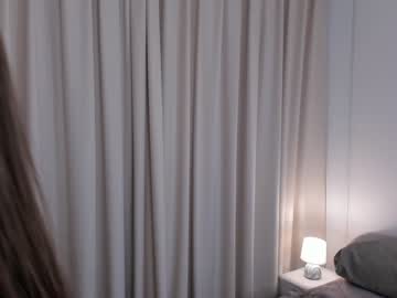 latina cam girl peek_in_my_window image #4219896