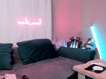 latina cam girl l0ve_sh0w image #3471574