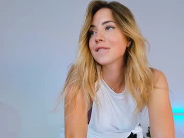 latina cam girl emmi_rosee image #2035671