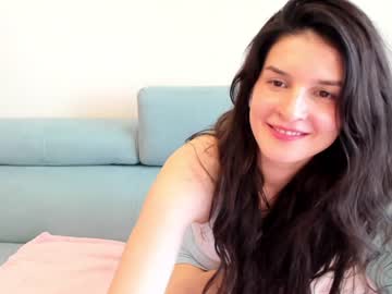 latina cam girl elaanna image #3230622