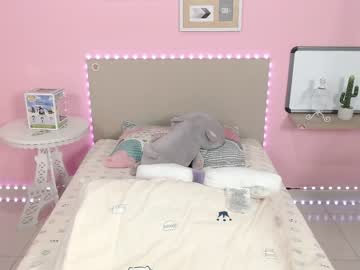 latina cam girl little_effy18 image #1243387