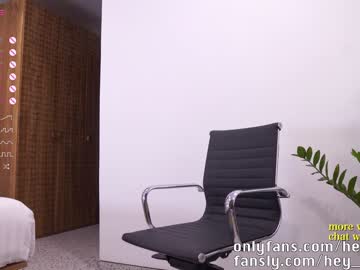 latina cam girl heyhorny_cb image #3411405