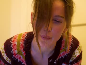 latina cam girl ellaa91 image #391911