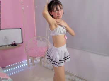 latina cam girl little_effy18 image #1439681