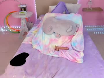 latina cam girl little_effy18 image #1679895