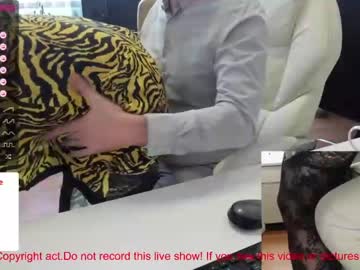 latina cam couple milf_viktoria image #1934668