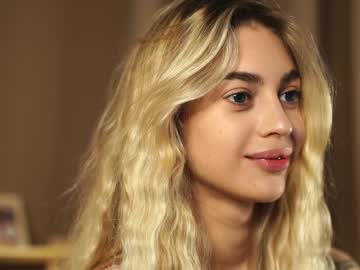latina cam girl cuteelsa_ image #3551635