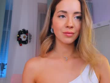 latina cam girl emmi_rosee image #4041344