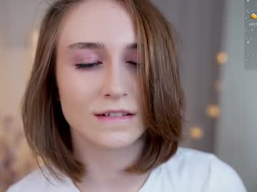 latina cam girl monimauve_ image #3490450