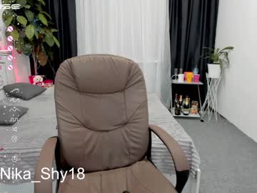 latina cam girl emmika_ image #2380143