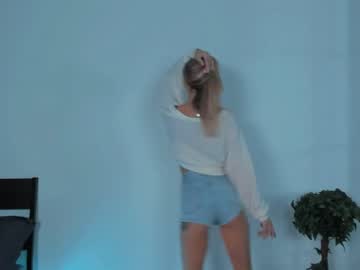 latina cam girl emmi_rosee image #175139