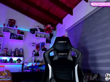 latina cam girl yesikasaenz image #1705377
