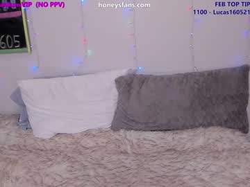 latina cam girl honeyhasbuns image #4328703
