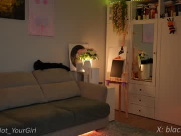 latina cam girl _blackbee_ image #4303442