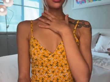latina cam girl cuteelsa_ image #4182841