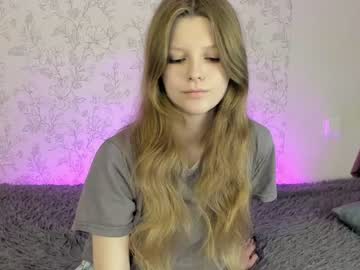 latina cam girl alainaestrada image #3689370