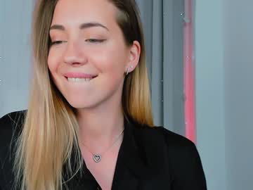 latina cam girl emmi_rosee image #2512860