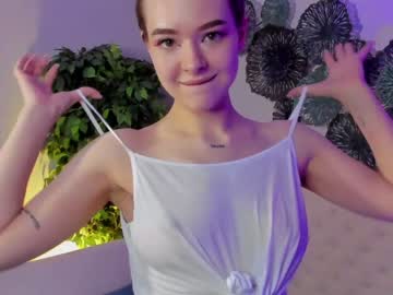 latina cam girl emelyfall image #1113882