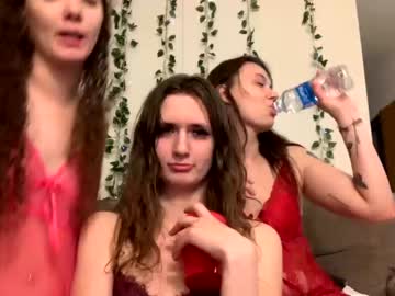 latina cam girl kylieexoxoxo2432 image #4324984
