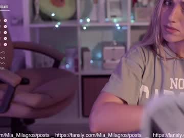 latina cam girl mia_milagros image #1860771