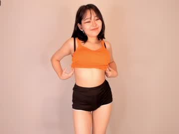 latina cam girl hee_youn1 image #3541228