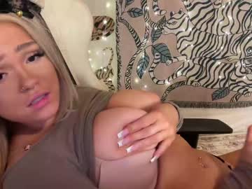 latina cam girl ari_02 image #3497924