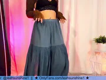 latina cam girl leahsunshine image #1755664