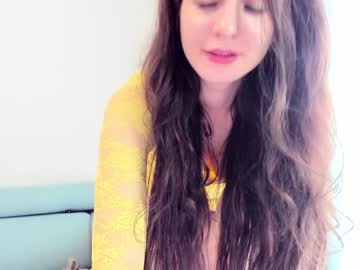 latina cam girl elaanna image #3532388