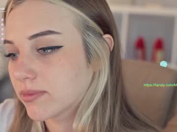 latina cam girl mia_milagros image #1383481