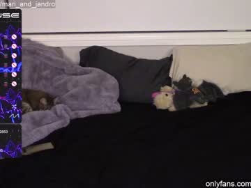 latina cam girl mari_and_jandro image #183223