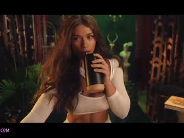 latina cam girl lucieoude_ image #1484064
