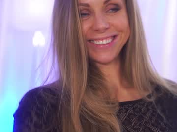 latina cam girl eva_fashionista image #2934781