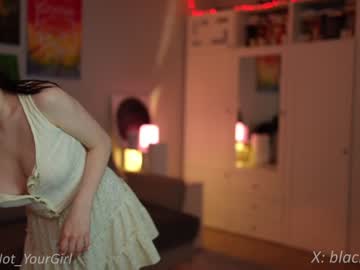 latina cam girl _blackbee_ image #4572285